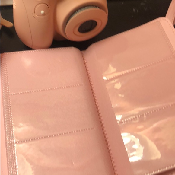 I’m selling an instax mini 7s camera - Picture 3 of 4